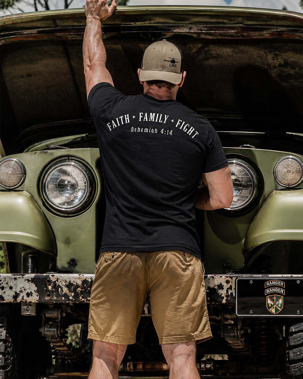 Christian Shirt for Men - Faith. Family. Fight - Father's day Gift - Nehemiah 4:14 Men’s T-Shirt